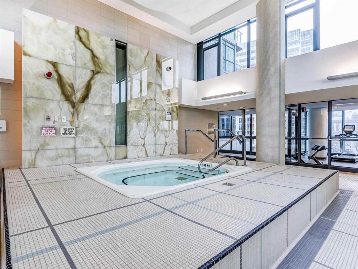 Downtown Toronto+Free Parking+Cn Tower View Apartment Екстериор снимка