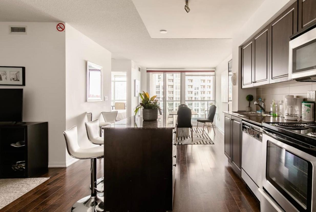 Downtown Toronto+Free Parking+Cn Tower View Apartment Екстериор снимка