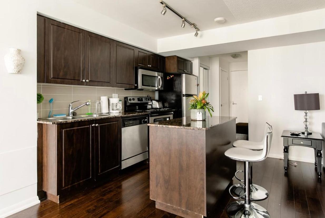 Downtown Toronto+Free Parking+Cn Tower View Apartment Екстериор снимка