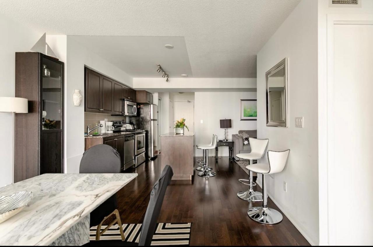 Downtown Toronto+Free Parking+Cn Tower View Apartment Екстериор снимка